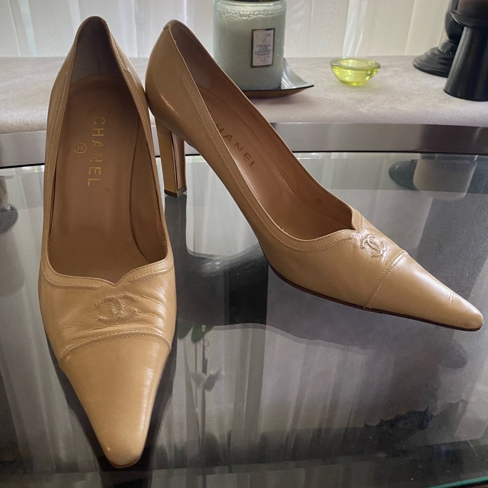 VINTAGE CHANEL leather heels